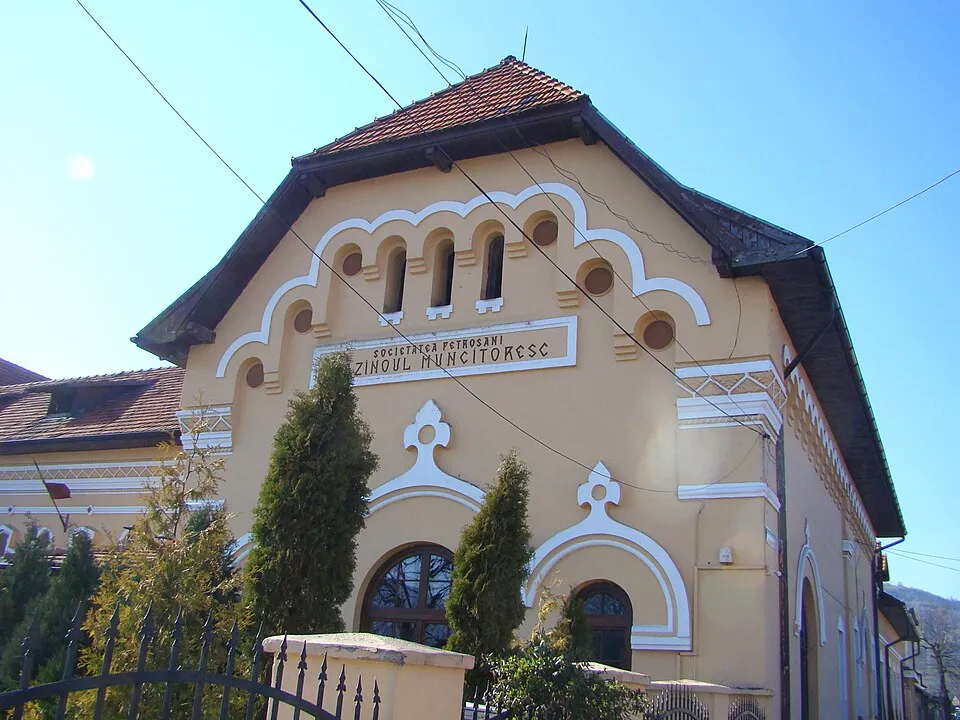 Illustration: New Support Systems for Staff in 2026: RGC PSA, Fintech Tools, and Salvation Army Services